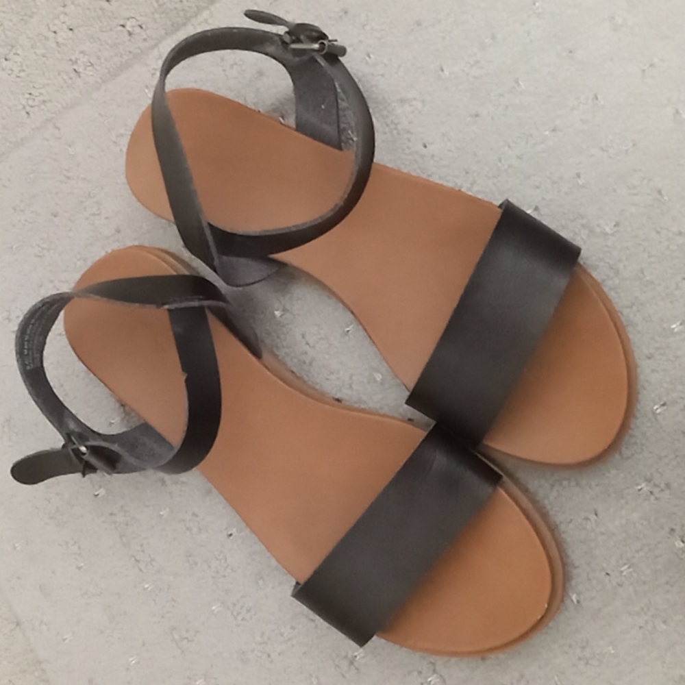 Black sandal